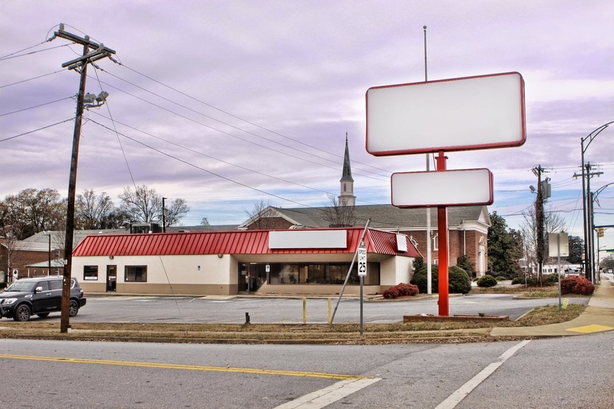 1803 N Main St, Anderson, SC for sale - Primary Photo - Image 1 of 1