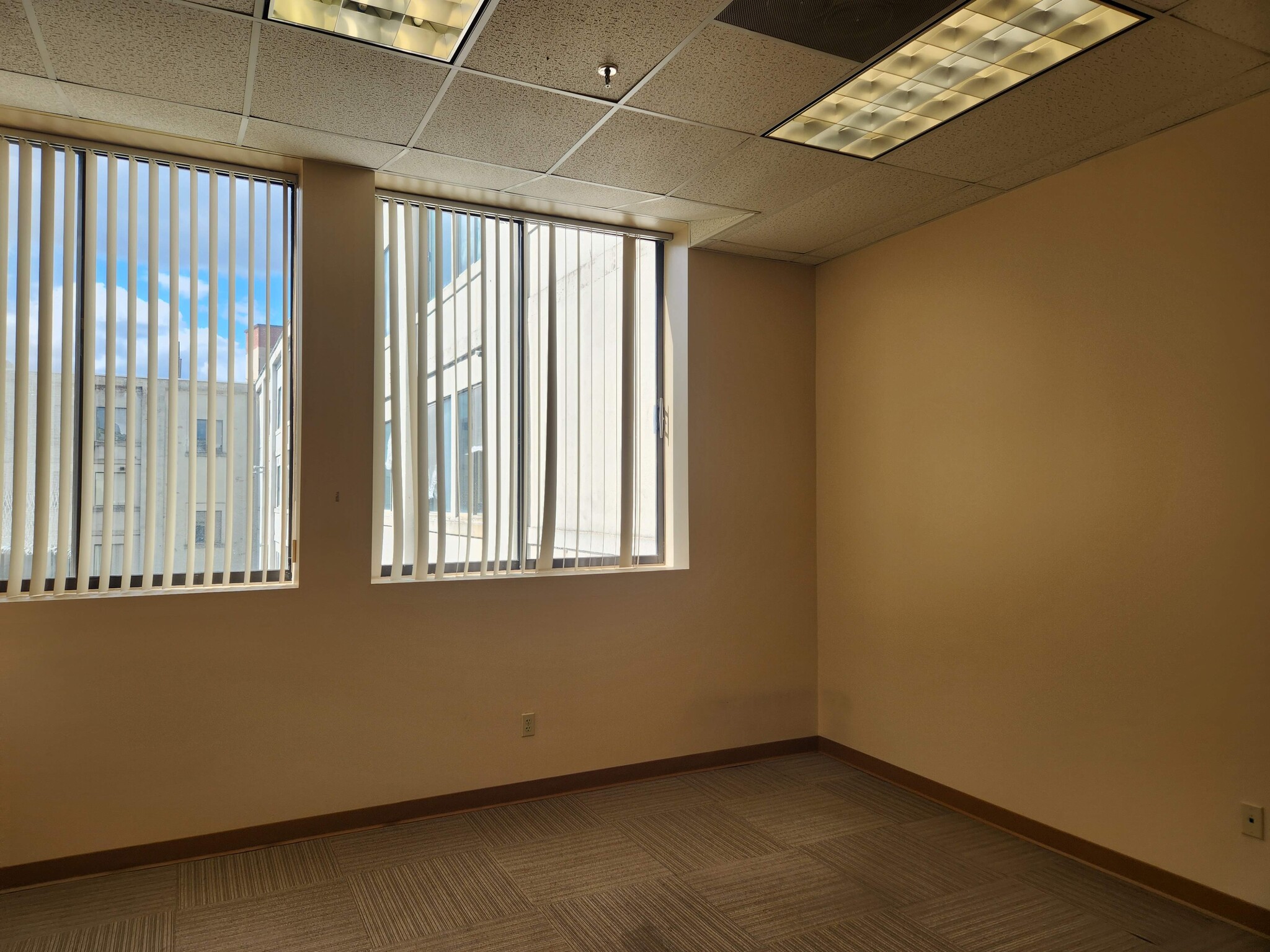 290 Pratt St, Meriden, CT for lease Interior Photo- Image 1 of 1