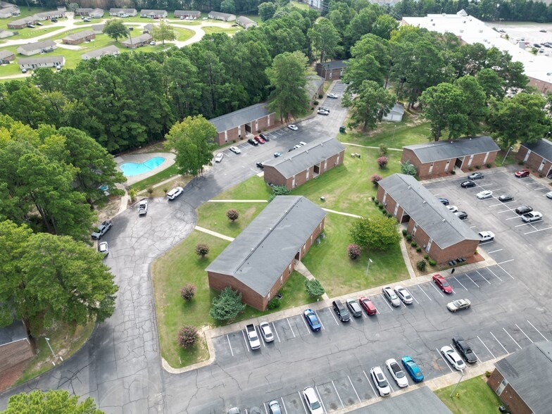 6535 Summertime Apartments, 6535 Jeffrey Dr, Fayetteville, NC for sale - Building Photo - Image 3 of 60