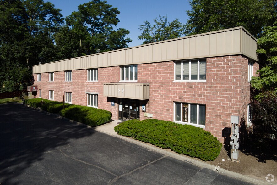 20 Puffin Way, Teaneck, NJ for sale - Building Photo - Image 1 of 1