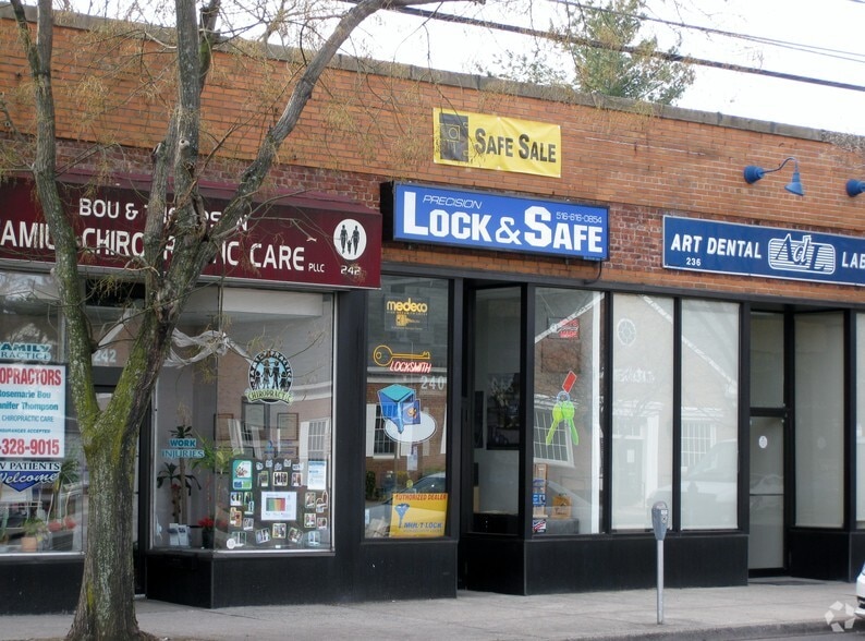 236-246 Jericho Tpke, Floral Park, NY for sale - Primary Photo - Image 1 of 1