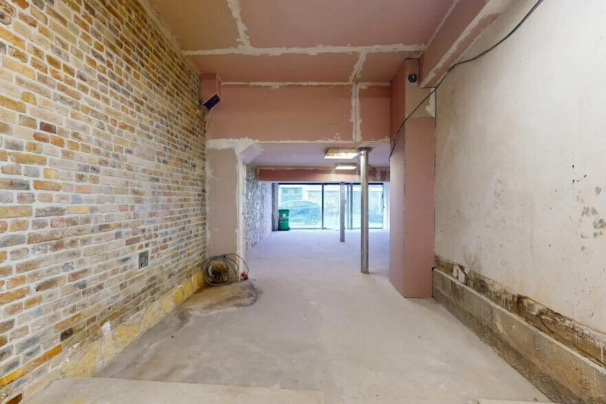 Retail in Paris for lease - Building Photo - Image 3 of 7