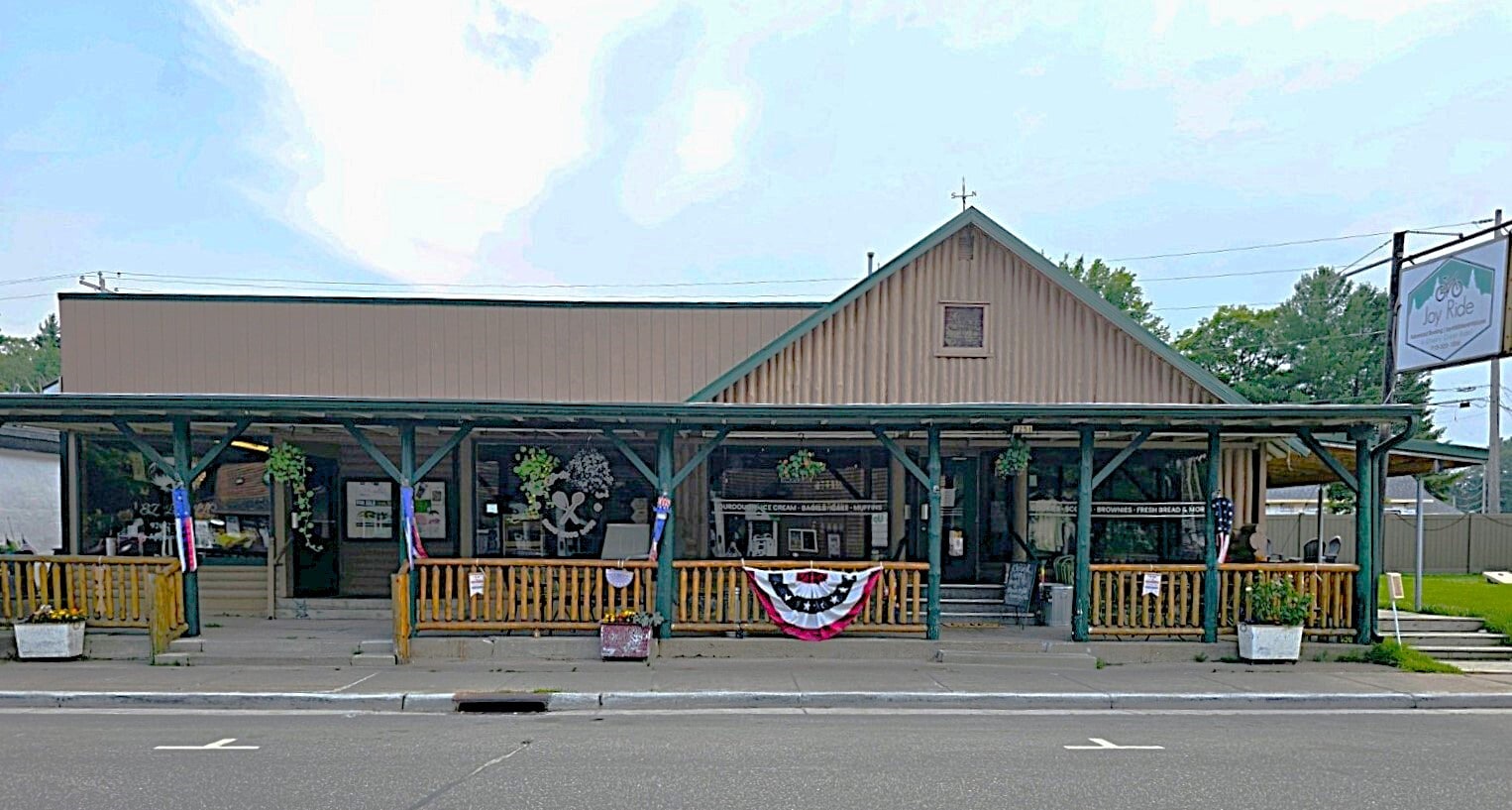 7251 Bradley St, Lake Tomahawk, WI for sale Building Photo- Image 1 of 17