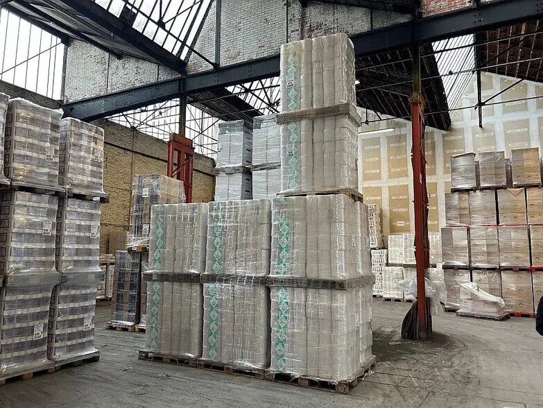 Industrial in Villeneuve-la-Garenne for lease - Building Photo - Image 2 of 4