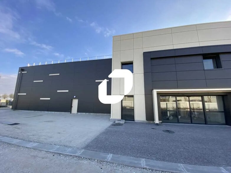 Office in Le Mesnil-Amelot for lease - Building Photo - Image 2 of 9