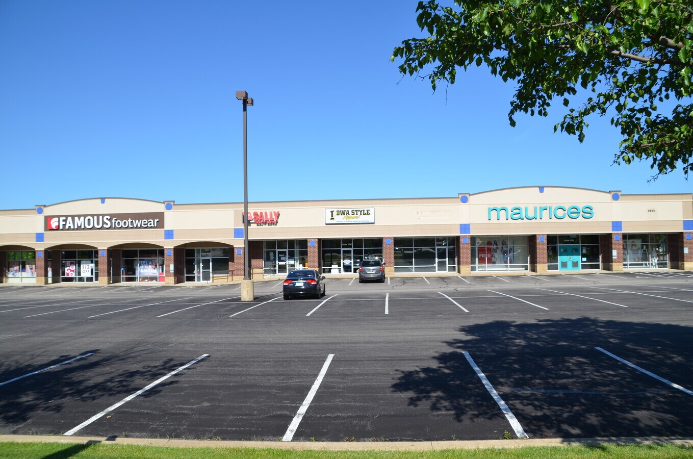 3620 Edgewood Rd SW, Cedar Rapids, IA 52404