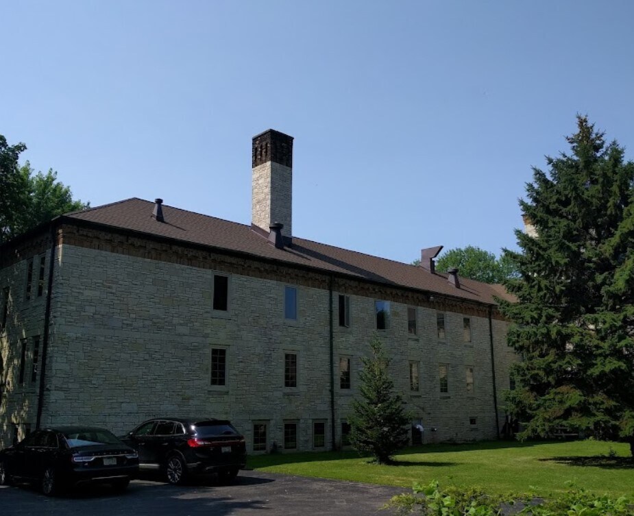 1000 N Ballard Rd, Appleton, WI 54911 PRICE CHANGE! 35,646 SF Retreat