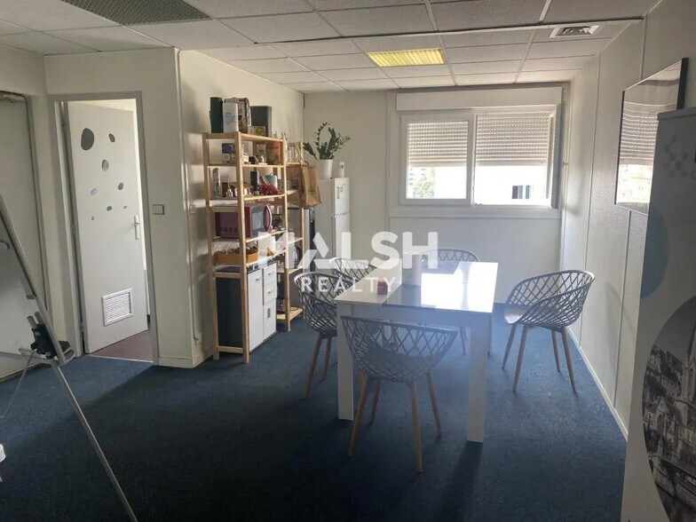 Office in Villeurbanne for lease - Interior Photo - Image 3 of 6
