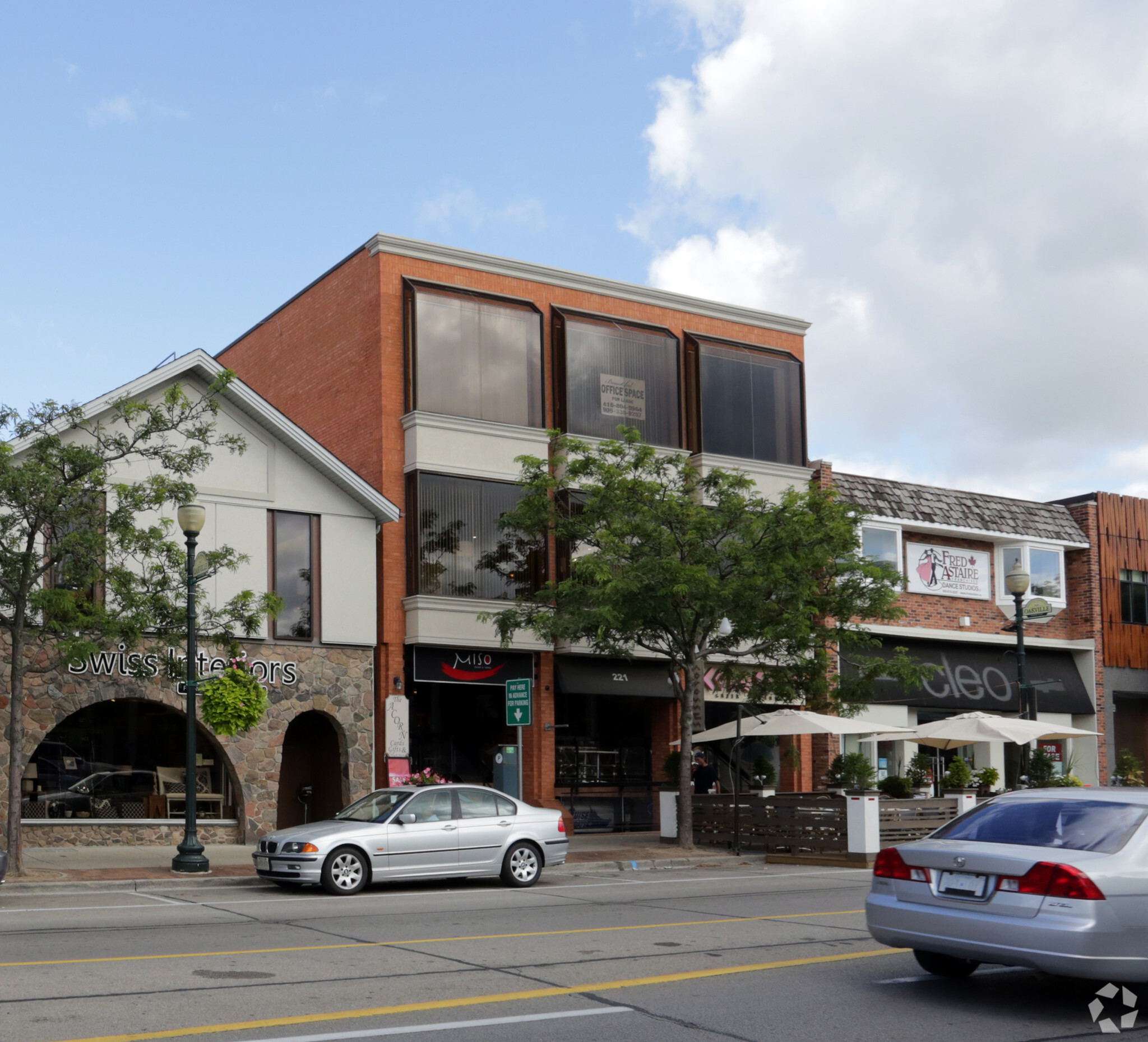 221 Lakeshore Rd E, Oakville, ON for lease Primary Photo- Image 1 of 3