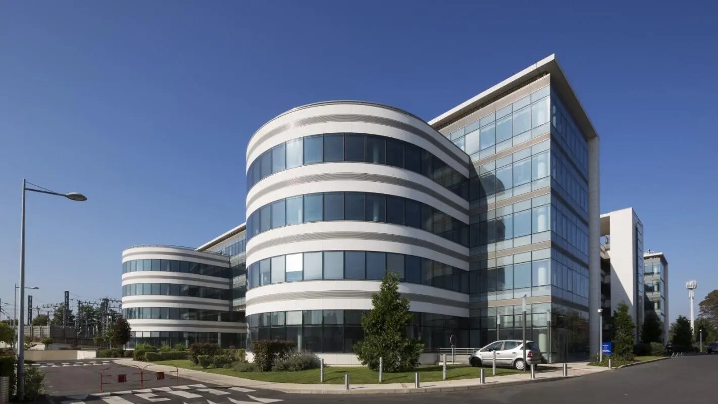 1-15 Rue Du 1er Mai, Nanterre for lease Building Photo- Image 1 of 15