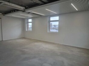 Office in Paris for lease Interior Photo- Image 2 of 11