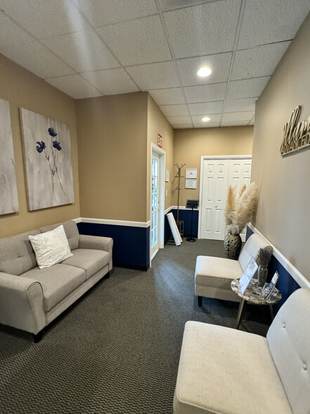 345 W Main St, Leola, PA for lease - Interior Photo - Image 2 of 19