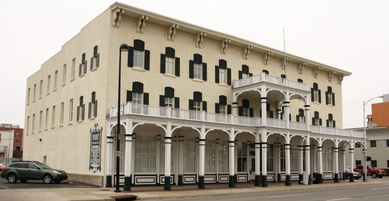 300-306 N Main St, Wichita, KS for sale - Building Photo - Image 1 of 1