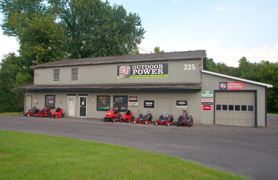 225 Clinton Rd, New Hartford, NY for sale - Primary Photo - Image 1 of 1