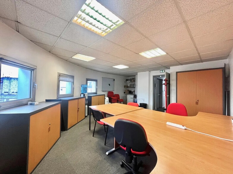 Office in Paris for lease - Interior Photo - Image 2 of 5