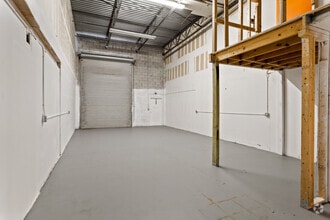 2155 NW Settle Ave, Port Saint Lucie, FL for lease Interior Photo- Image 2 of 4