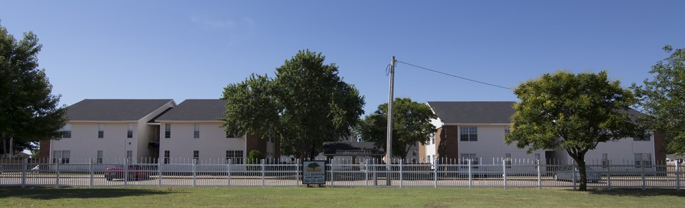 1900 W Broadway Ave, Elk City, OK for sale - Building Photo - Image 1 of 1