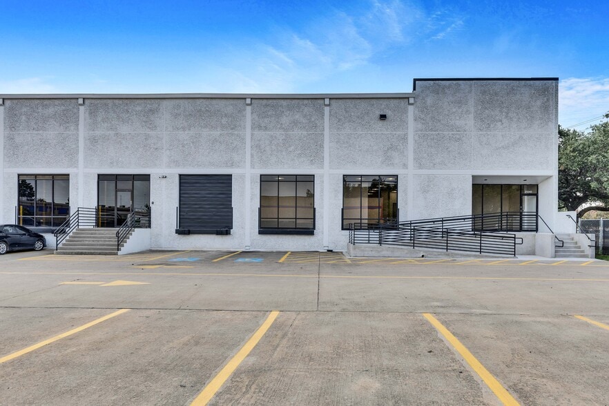 2124 Saint Elmo Rd E, Austin, TX for lease - Building Photo - Image 2 of 18