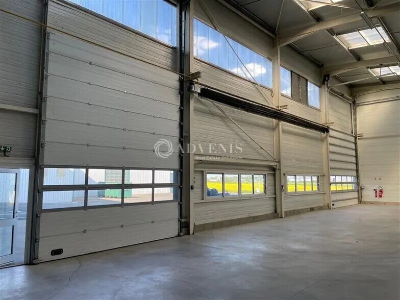 Flex in Villebarou for lease - Building Photo - Image 2 of 6