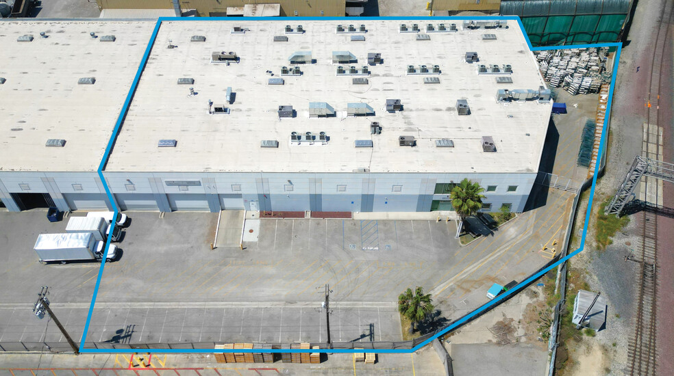 3251-3257 E 26th St, Los Angeles, CA for lease - Building Photo - Image 3 of 11