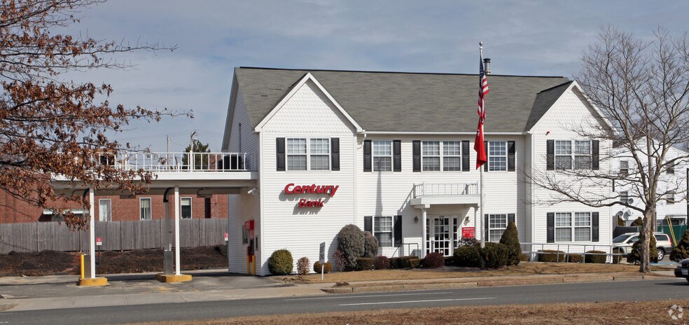 1763 Revere Beach Pky, Everett, MA for sale - Primary Photo - Image 1 of 1