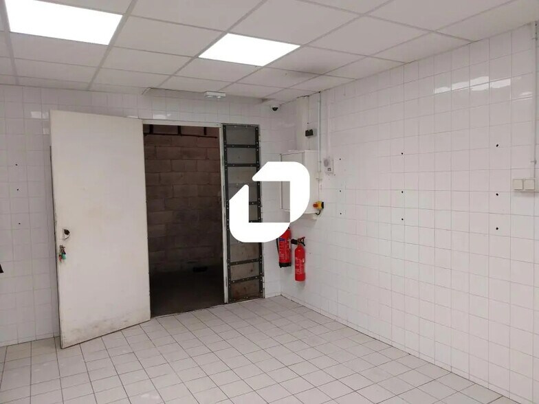 Retail in Nantes for lease - Interior Photo - Image 3 of 7