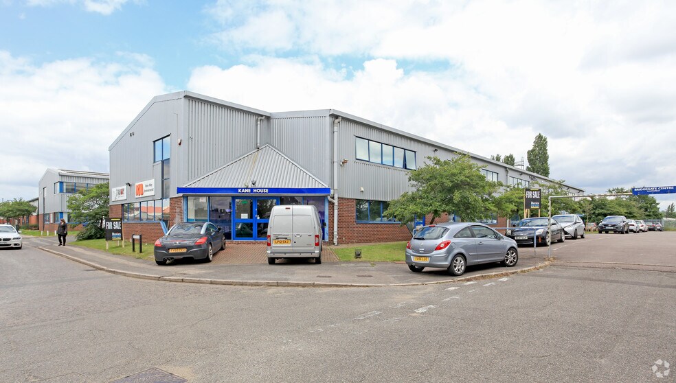 Martinfield, Welwyn Garden City for sale - Building Photo - Image 2 of 4