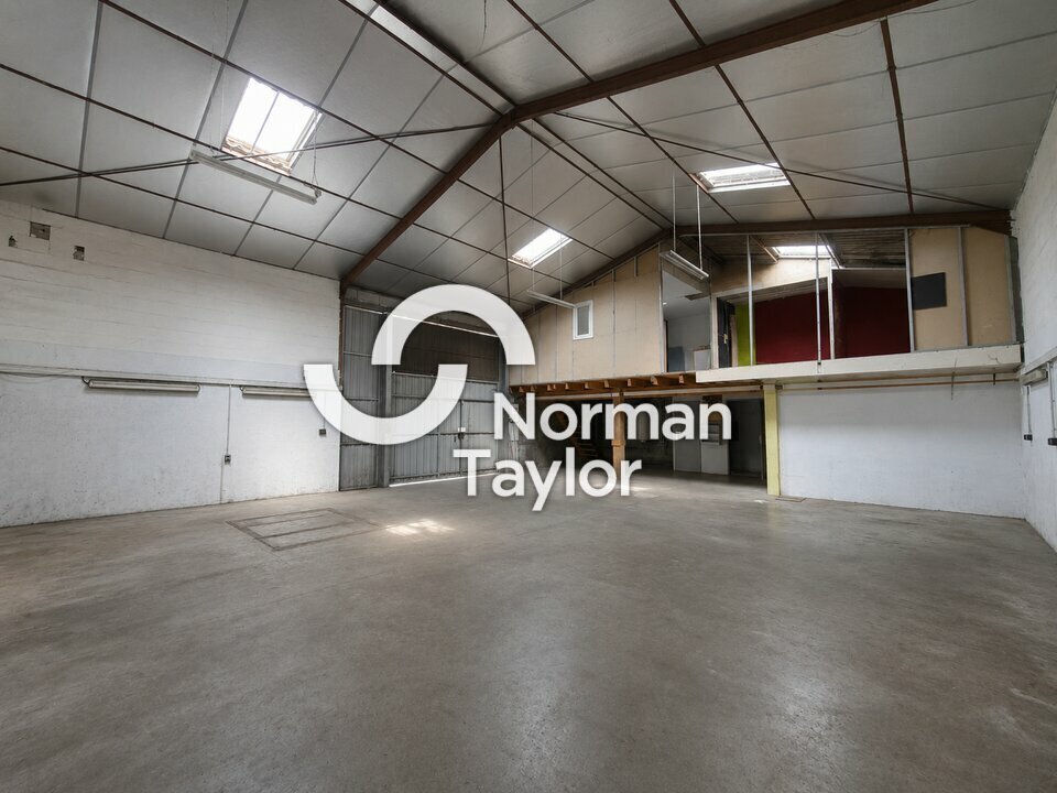 Flex in Anglet for lease Interior Photo- Image 1 of 5