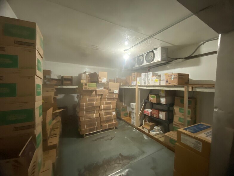 127 N First St, Pierceton, IN 46562 PIerceton Foods