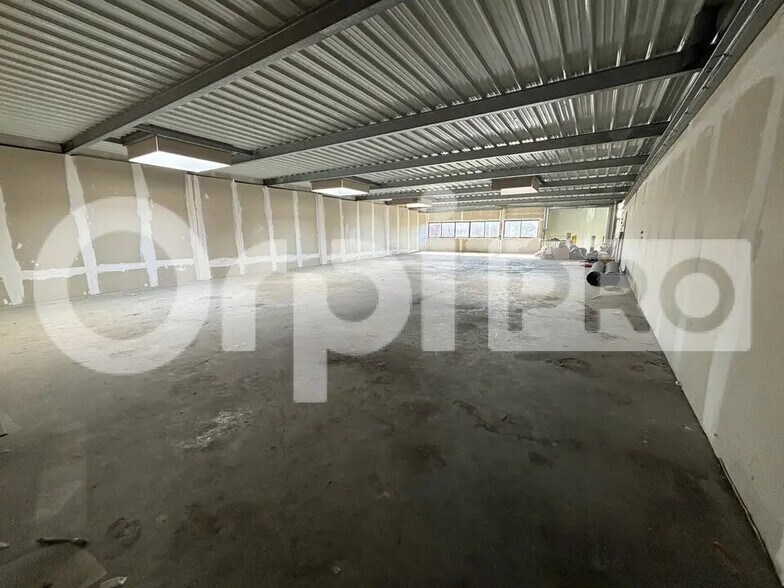 Office in Compiègne for lease - Building Photo - Image 2 of 3