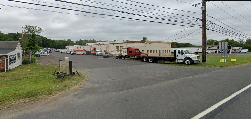 667 State Route 33, Millstone Township, NJ for lease - Building Photo - Image 2 of 8
