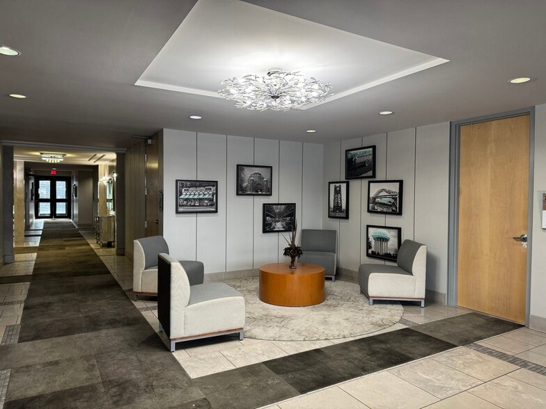 24100 Chagrin Blvd, Beachwood, OH for lease - Interior Photo - Image 2 of 4