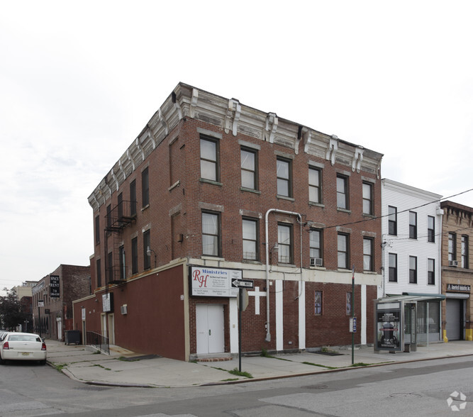 72 Van Dyke St, Brooklyn, NY for lease - Building Photo - Image 3 of 29