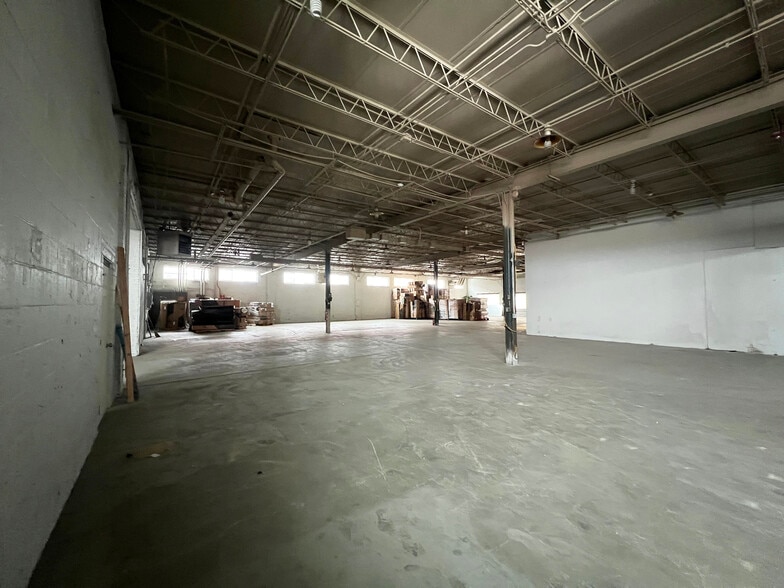 119 Bond St, Elk Grove Village, IL for lease - Building Photo - Image 3 of 13