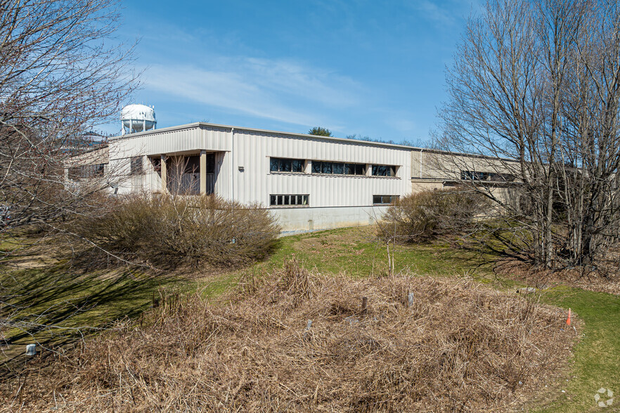 1012 Buckingham St, Watertown, CT for sale - Primary Photo - Image 1 of 1