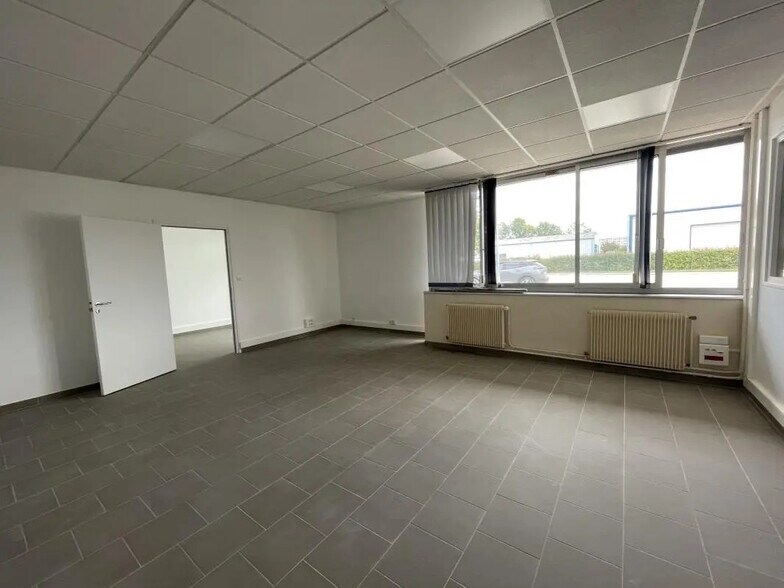 Office in Pont-Audemer for lease - Interior Photo - Image 1 of 5