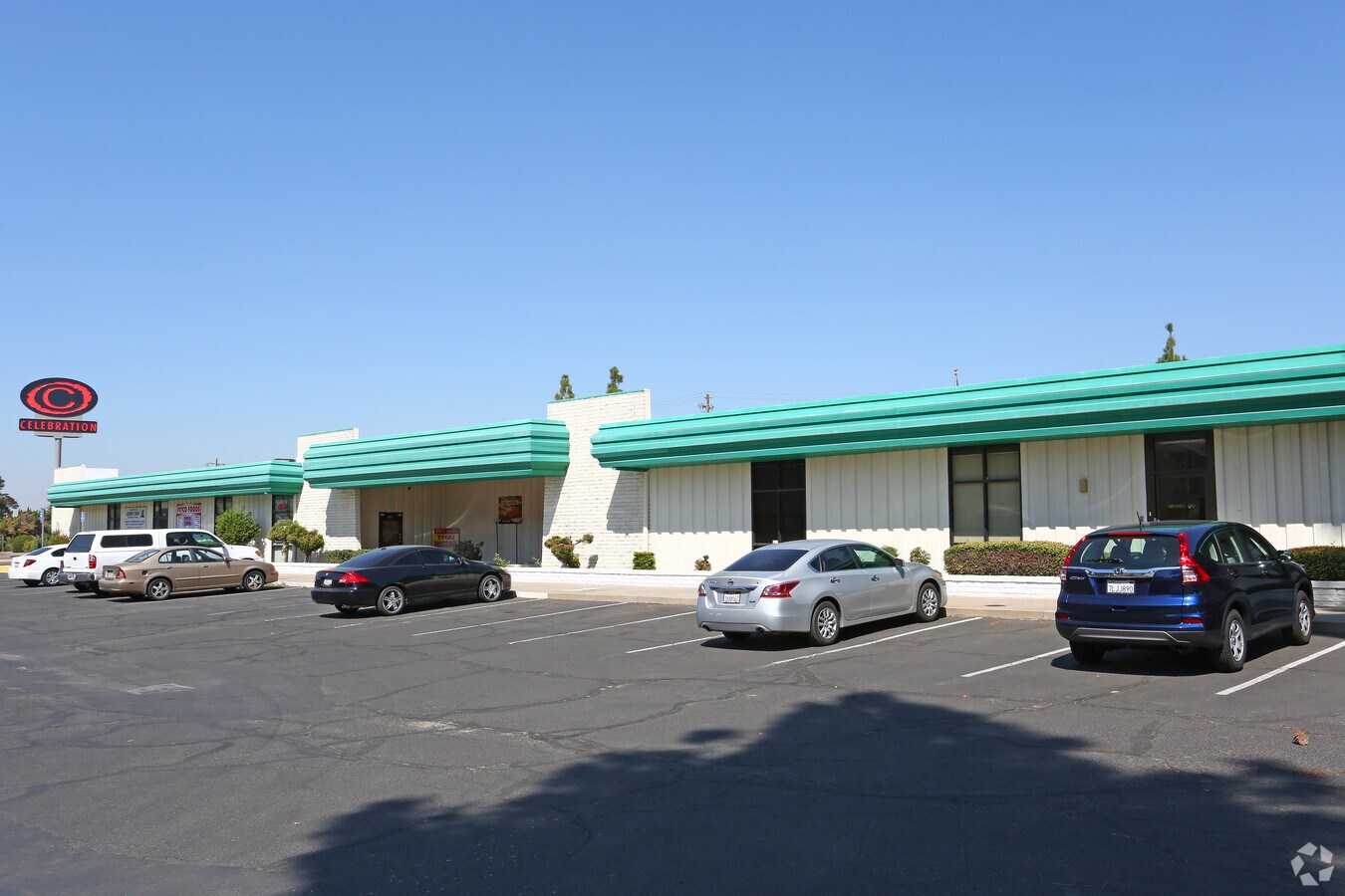 4491 W Shaw Ave, Fresno, CA 93722