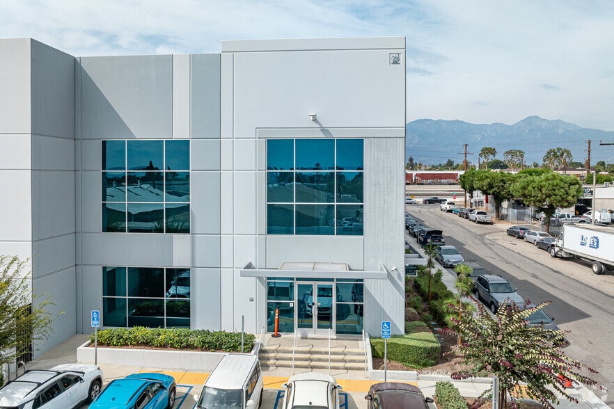 508 S Palmetto Ave, Ontario, CA for lease - Building Photo - Image 3 of 4