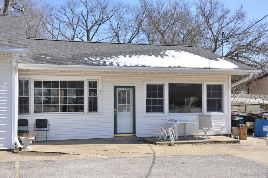 1930 S Taylorville Rd, Decatur, IL for sale - Building Photo - Image 1 of 1