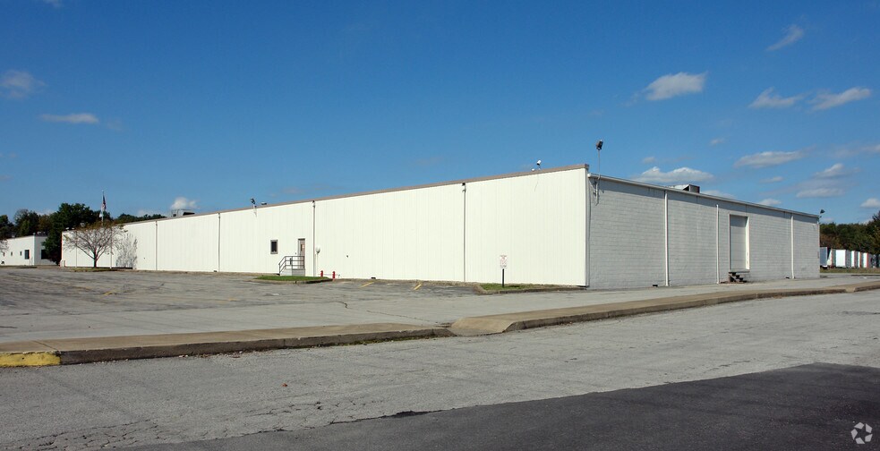 644 Myron St, Hubbard, OH for sale - Primary Photo - Image 1 of 1