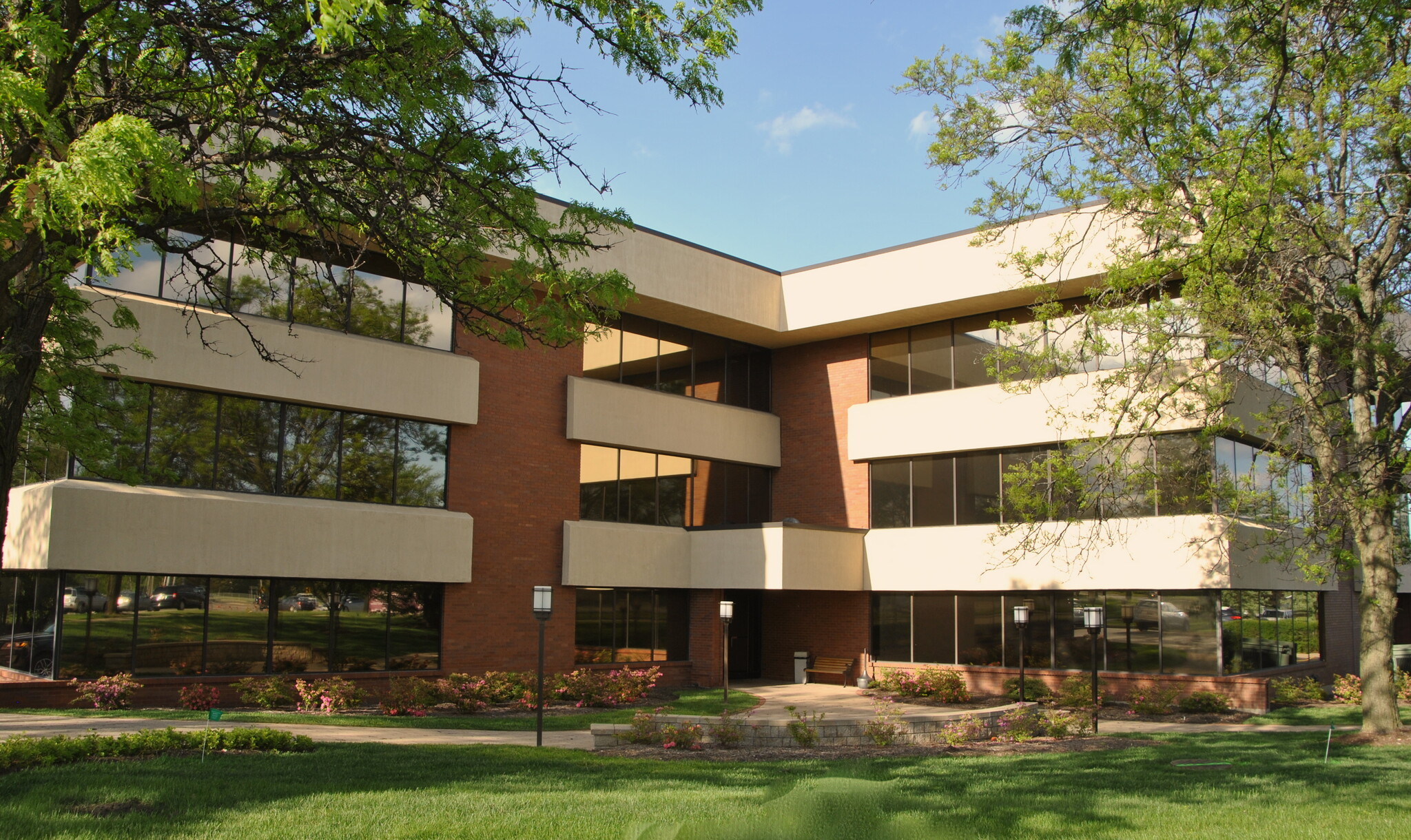 3233 N Arlington Heights Rd, Arlington Heights, IL for lease Building Photo- Image 1 of 3