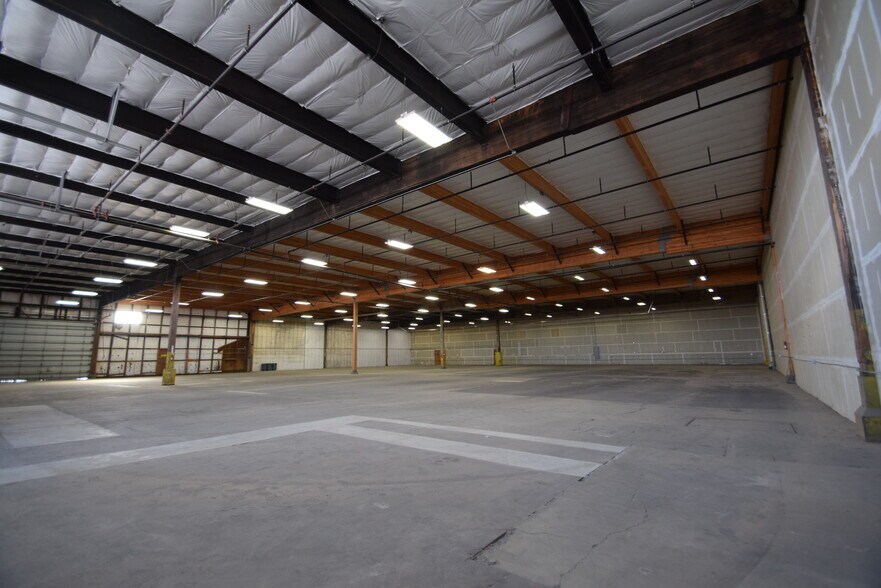 601 E Antler Ave, Redmond, OR for sale - Interior Photo - Image 3 of 15