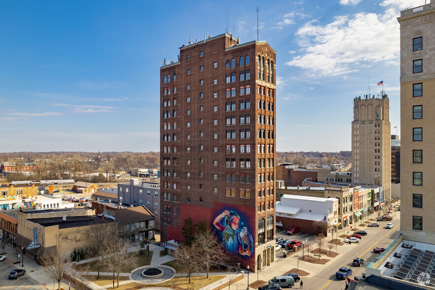 180 W Michigan Ave, Jackson, MI for sale - Primary Photo - Image 1 of 1