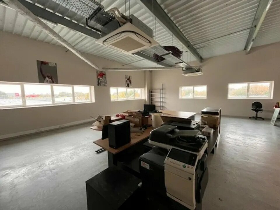 Office in Vannes for lease Interior Photo- Image 1 of 4
