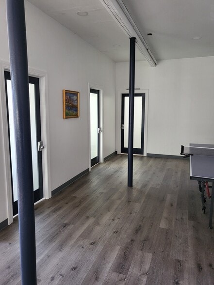 42 Warehouse Rd, Hyannis, MA for lease - Interior Photo - Image 2 of 5