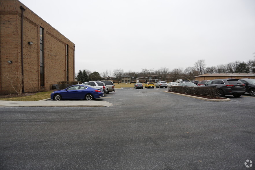 9661 W 143rd St, Orland Park, IL for lease - Building Photo - Image 3 of 5