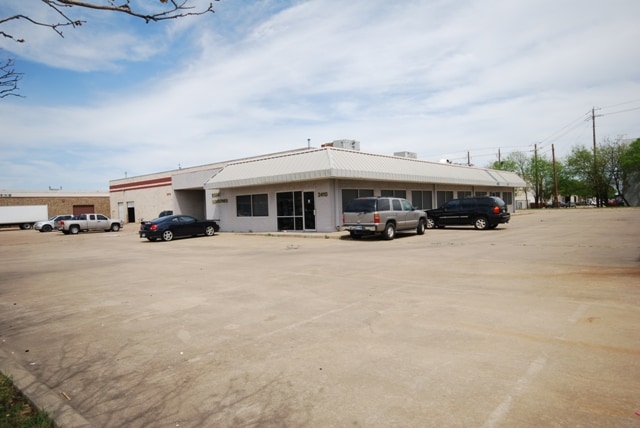 2410 Executive Dr, Garland, TX for lease - Primary Photo - Image 1 of 5