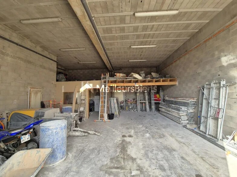 Flex in Bompas for sale - Interior Photo - Image 2 of 5