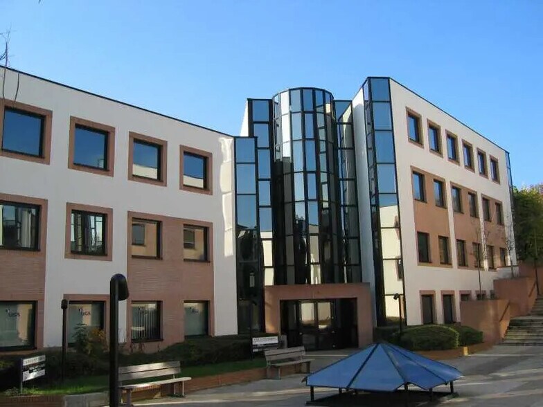 5 Bis Rue Du Petit Robinson, Jouy-en-Josas for lease - Building Photo - Image 2 of 23