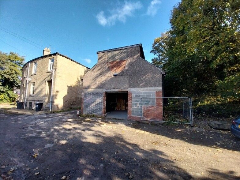 21 Beacon St, Huddersfield for sale - Building Photo - Image 1 of 4